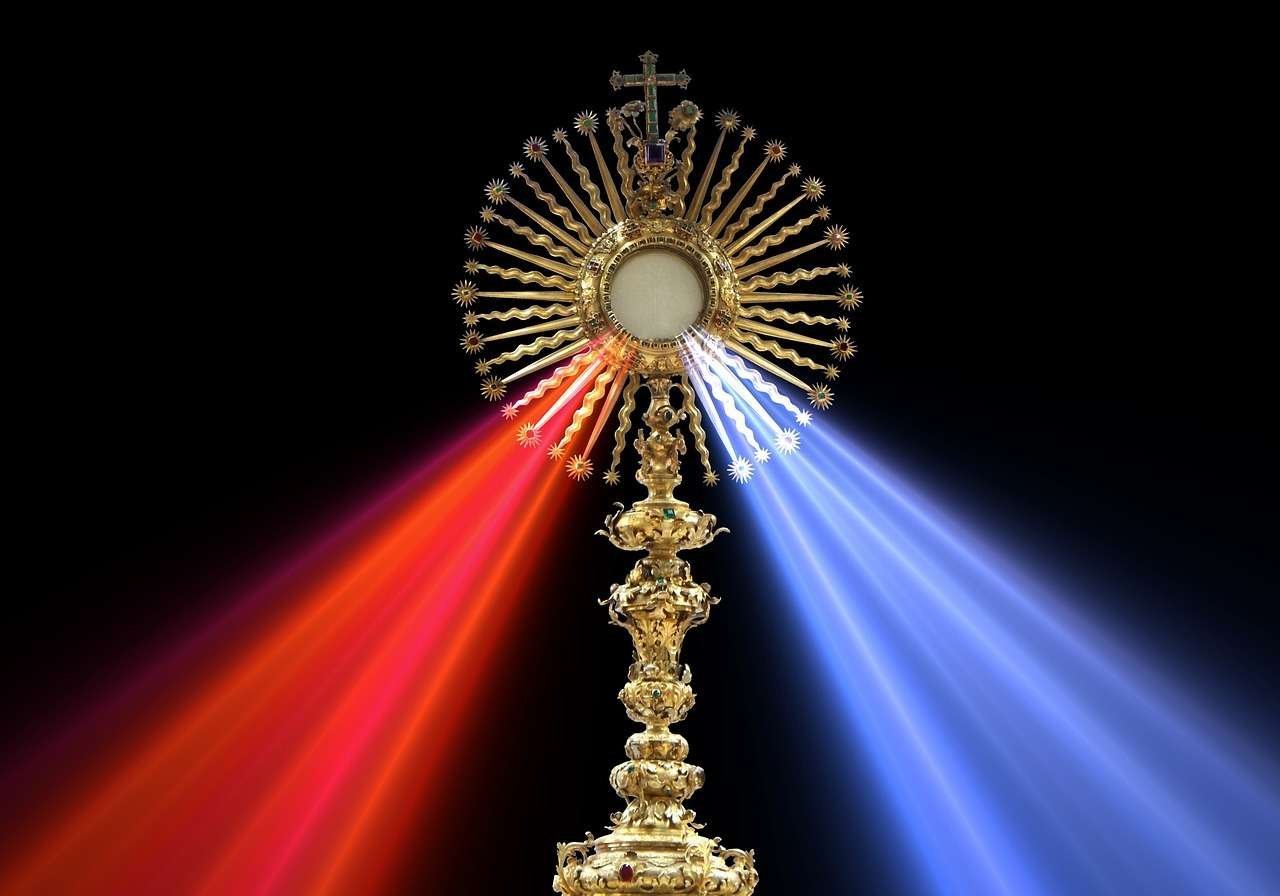 3 Words that can help form our prayer at Eucharistic Adoration