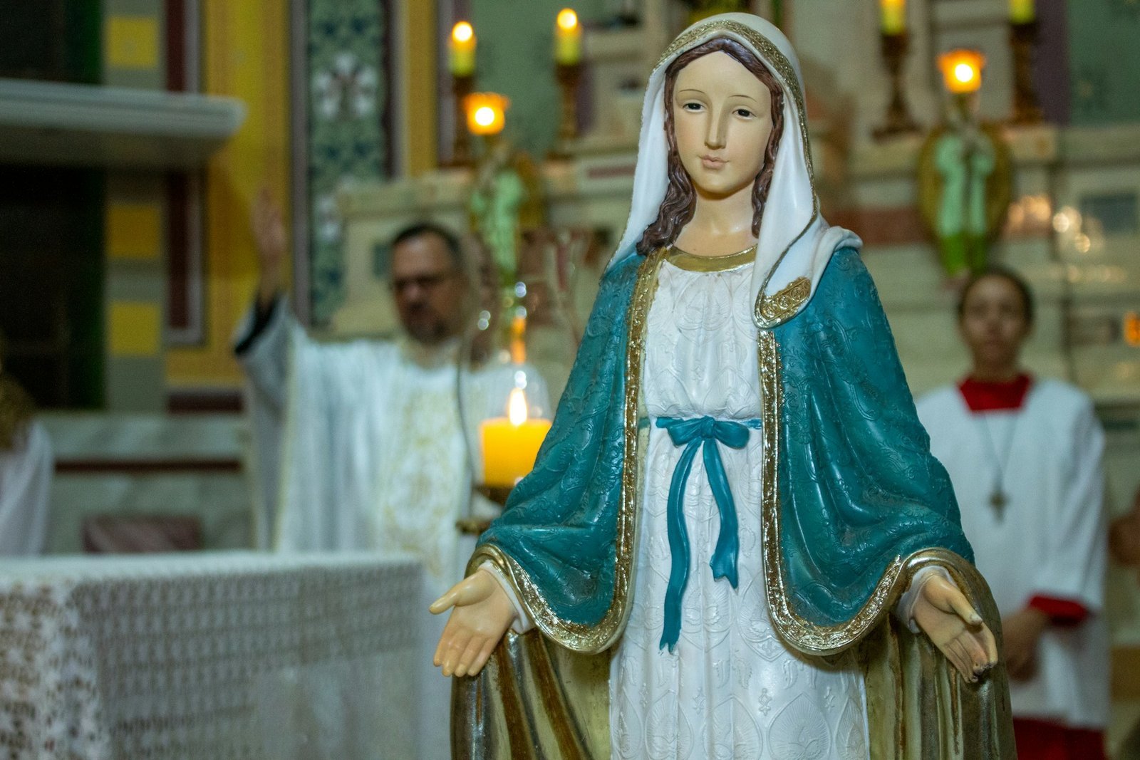 Surround your friends with the Blessed Mother’s protection with this prayer